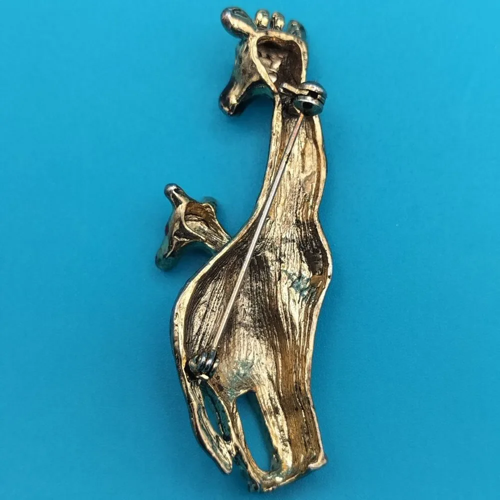 Giraffe Mom & Baby Brooch Pin Enamel Red Eye Gold Tone approx 2.25